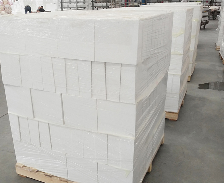 Delivery of Kerui Alumina Bubble Refractory Bricks to A Partner