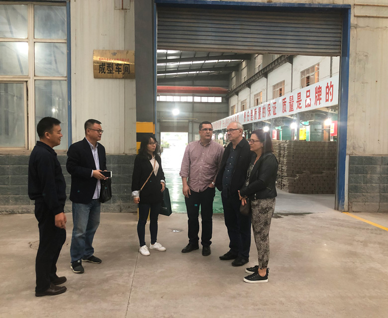 Customers from Brazil Confirmed the Details in Kerui Factory