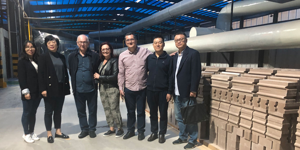 Customers from Brazil Confirmed the Details in Kerui Refactory Factory