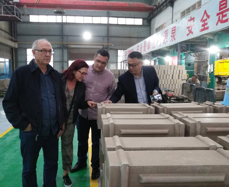 Customers from Brazil Confirmed the Refractory Bricks Details in Kerui Factory