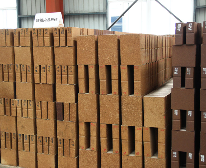 Kerui Offers Competitive Factory Magnesite Bricks Price