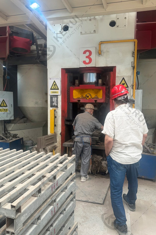 A Customer from Saudi Arabian Visited Kerui Refractory Brick Factory In May 2025