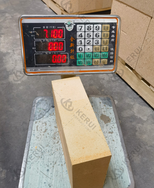 Checking High Alumina Bricks Delivered To The United Arab Emirates in May 2025 at Factory