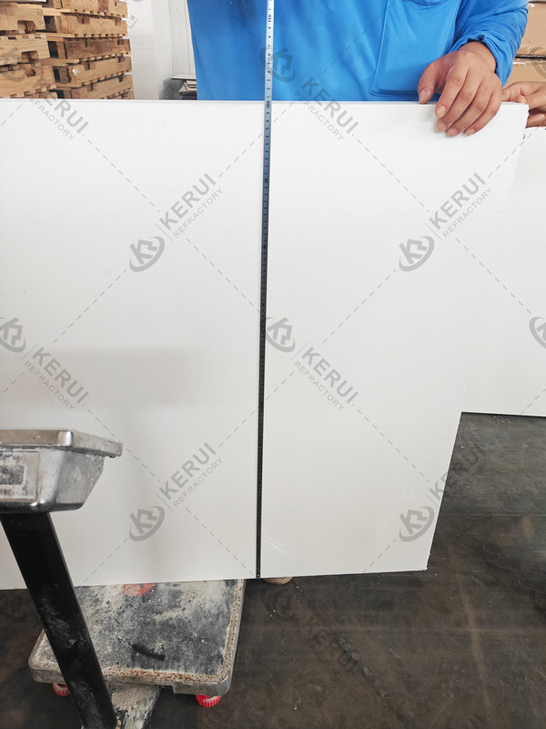 Checking Kerui Ceramic Fiber Insulation Board Shipped To Hungary In August 2025