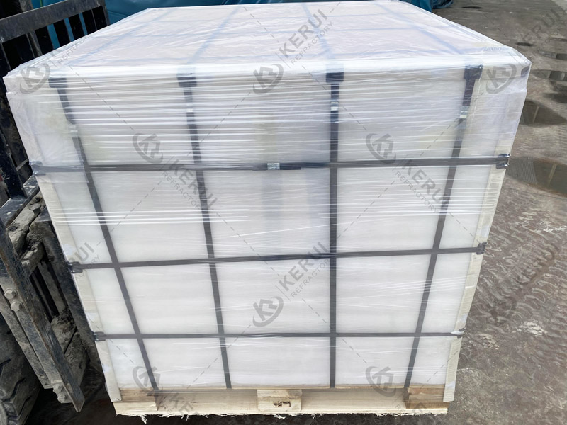 Good Package of Kerui JM28 Mullite Insulation Refractory Bricks Shipped to Malaysia in 2025