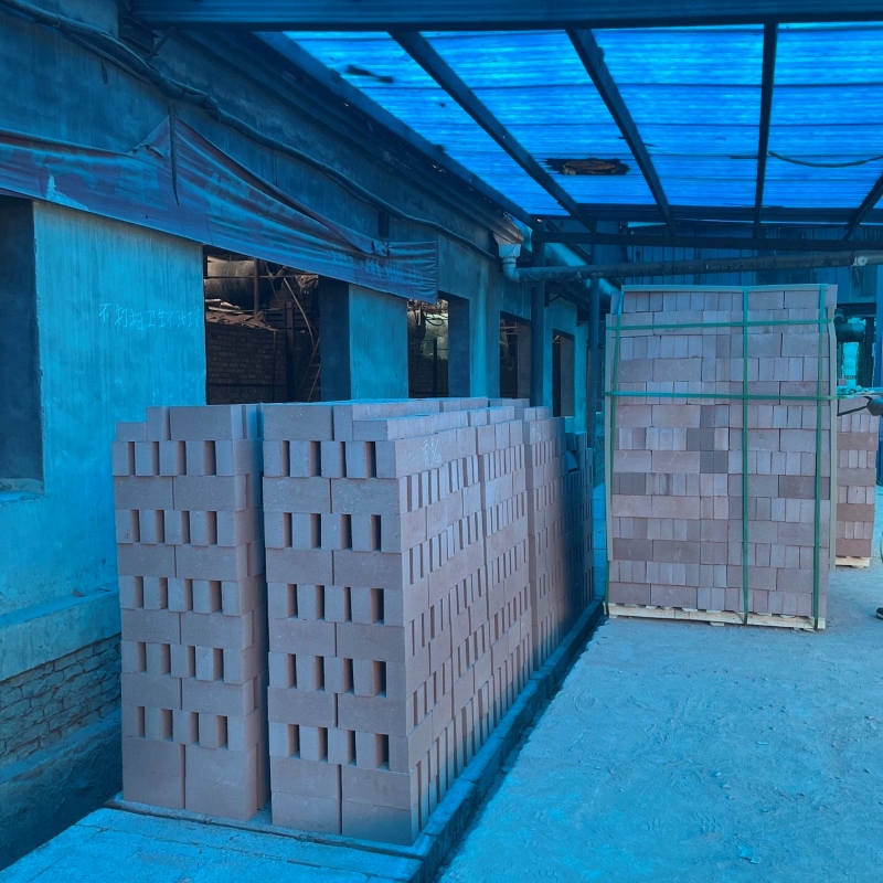 Bulk Inventory of Clay Insulating Bricks in Kerui Factory