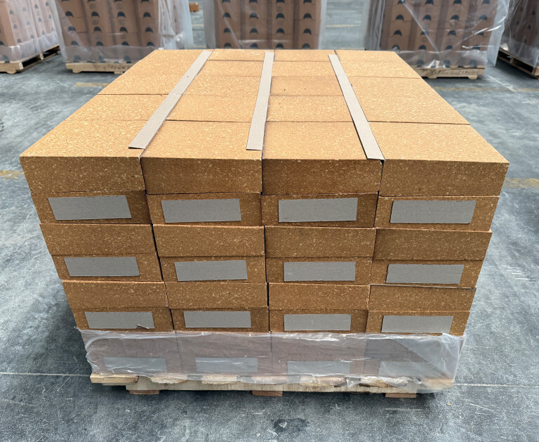 Magnesia alumina spinel brick